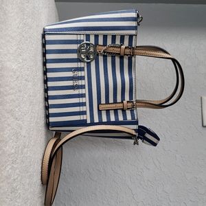 Guess small hand/cross body handbag